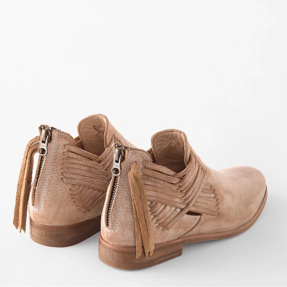 Baske | Women's Tan Leather Lexi Ankle Booties Back Zip Almond Toe Tassels Sz 8